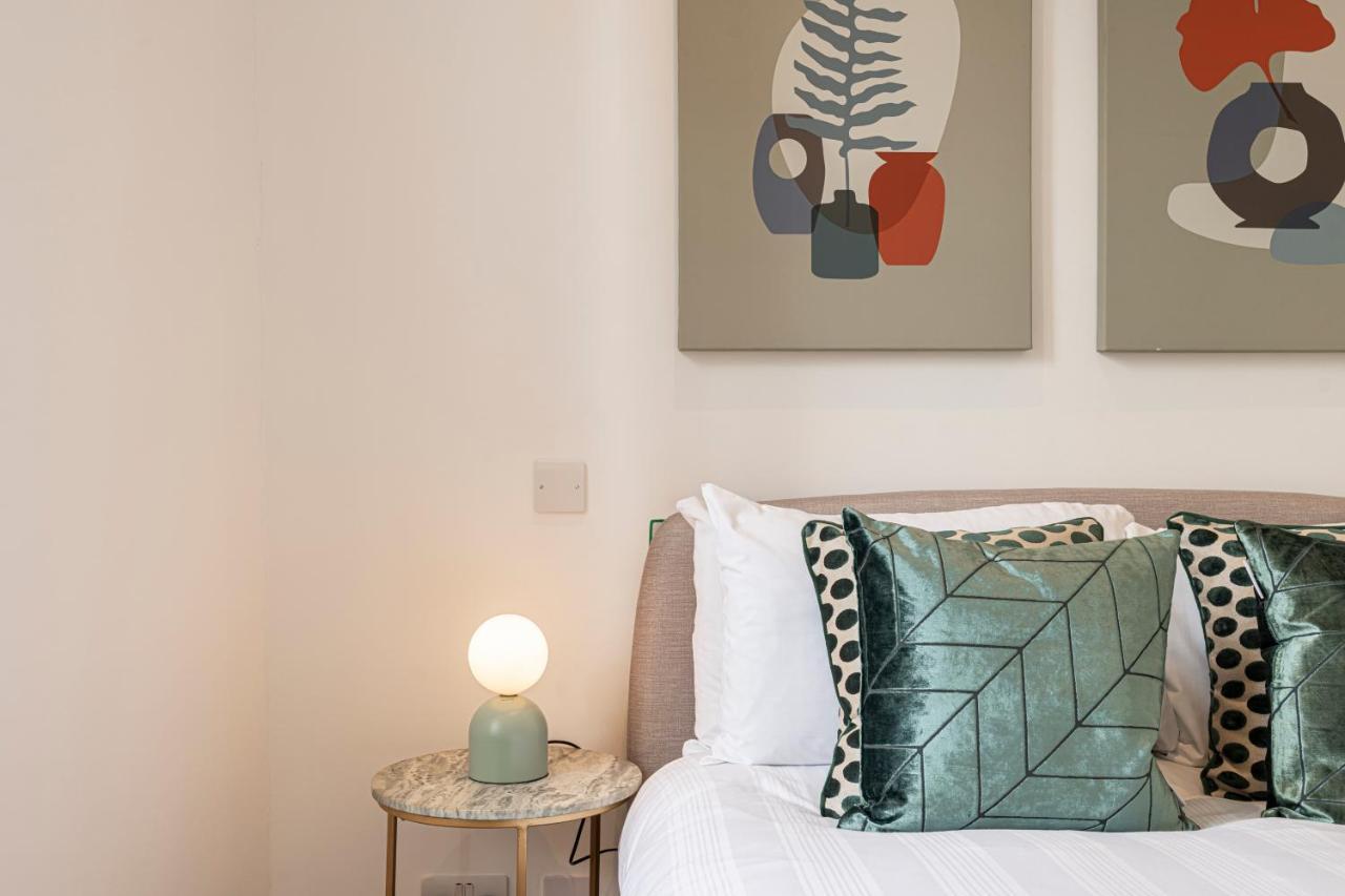 Stylish 1 Bed Flats In Soho, Next To Piccadilly Circus And Trafalgar Square London Exterior foto
